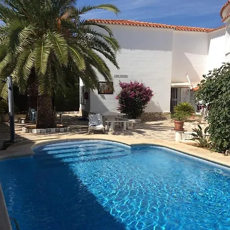 90m2, Airco 2, Pool 5x10, Sandy 200m, Wifi, Carport For 2 Cars. Vakantiehuis