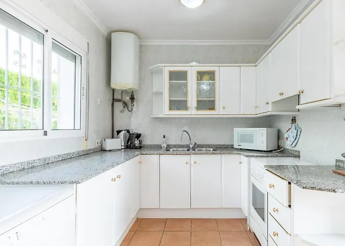 בית נופש Spacious Family With Airco, Private 5x10m Pool, Sandy 300m, Free Wifi *